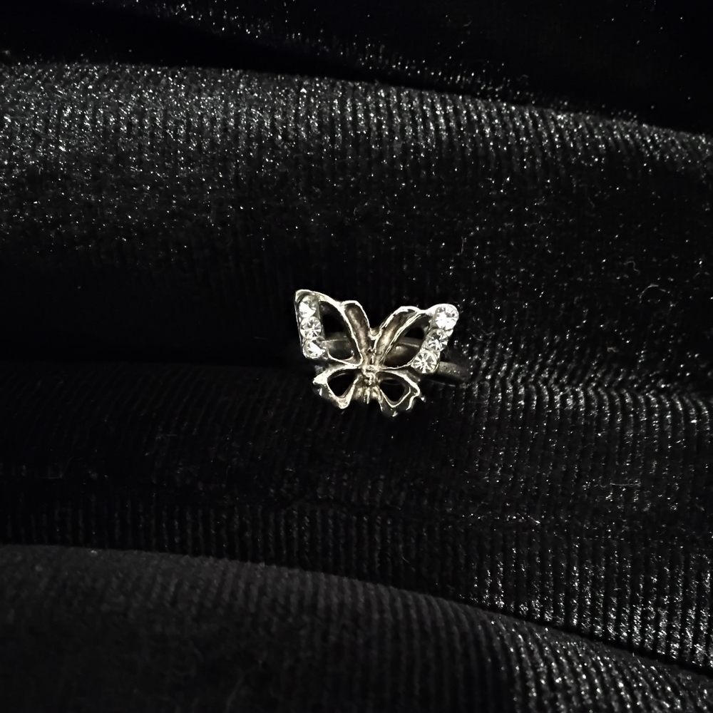Elegant Silver Butterfly Ring